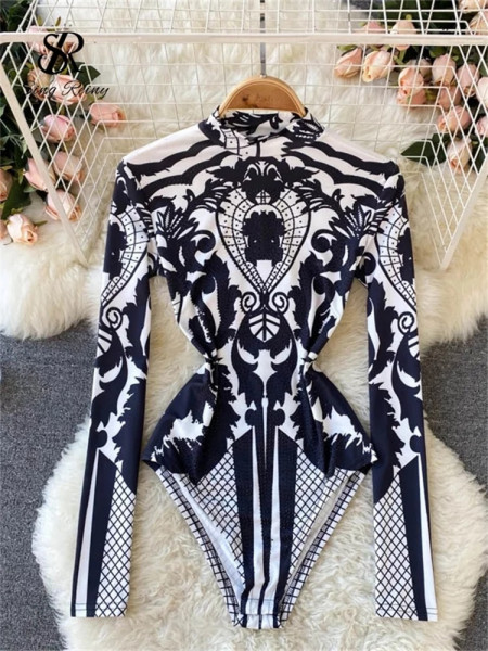 Bodycon černobílé body ke krku s kamínky